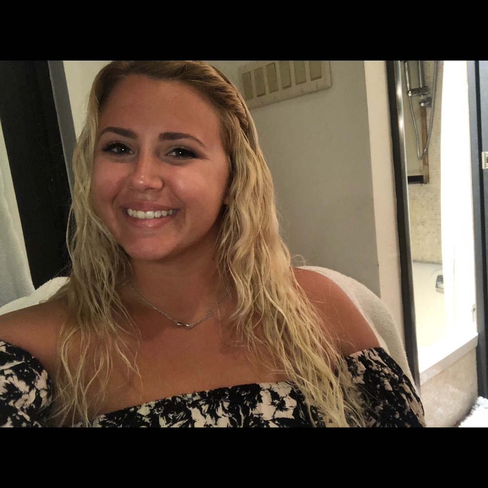 Meet your Posher, Alyssa